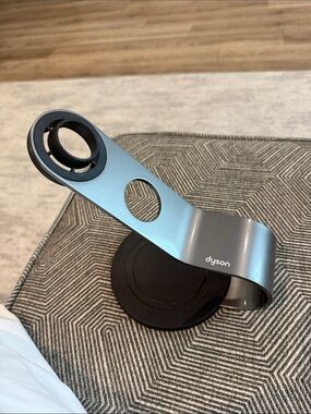 Dyson Blue/Silver Headset & Accessory Stand